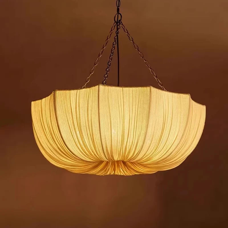Nuée, détail des plis du textile
