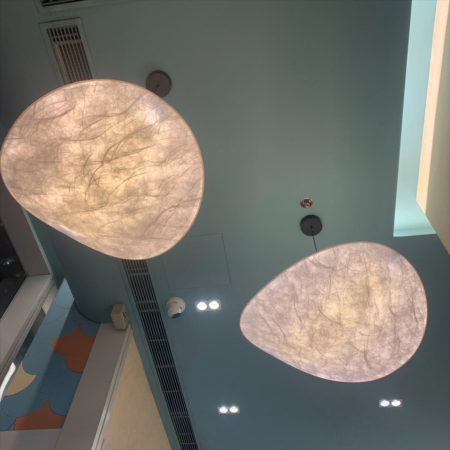 Voile, lustre en soie tendue, vue d'ensemble
