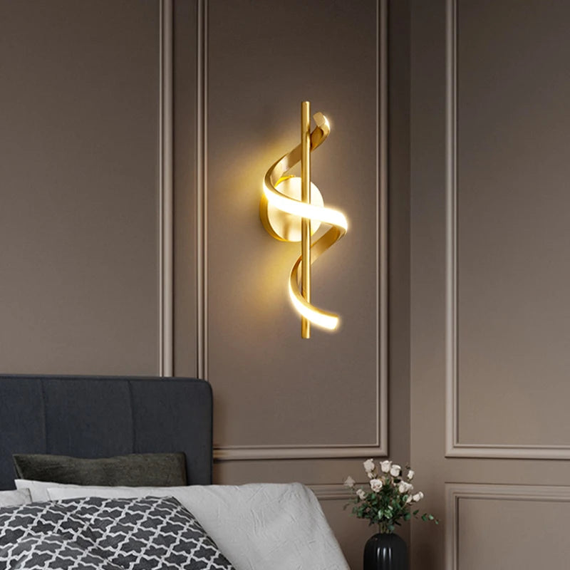 Tige par paire de part et d'autre d'un lit