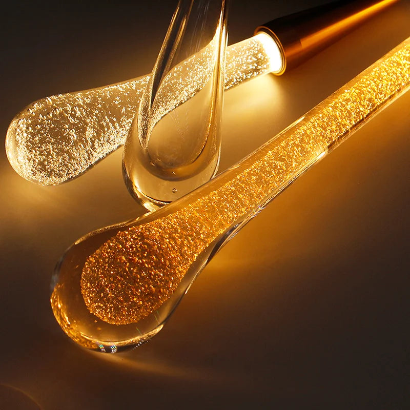 Stalactite allumée, éclats de lumière