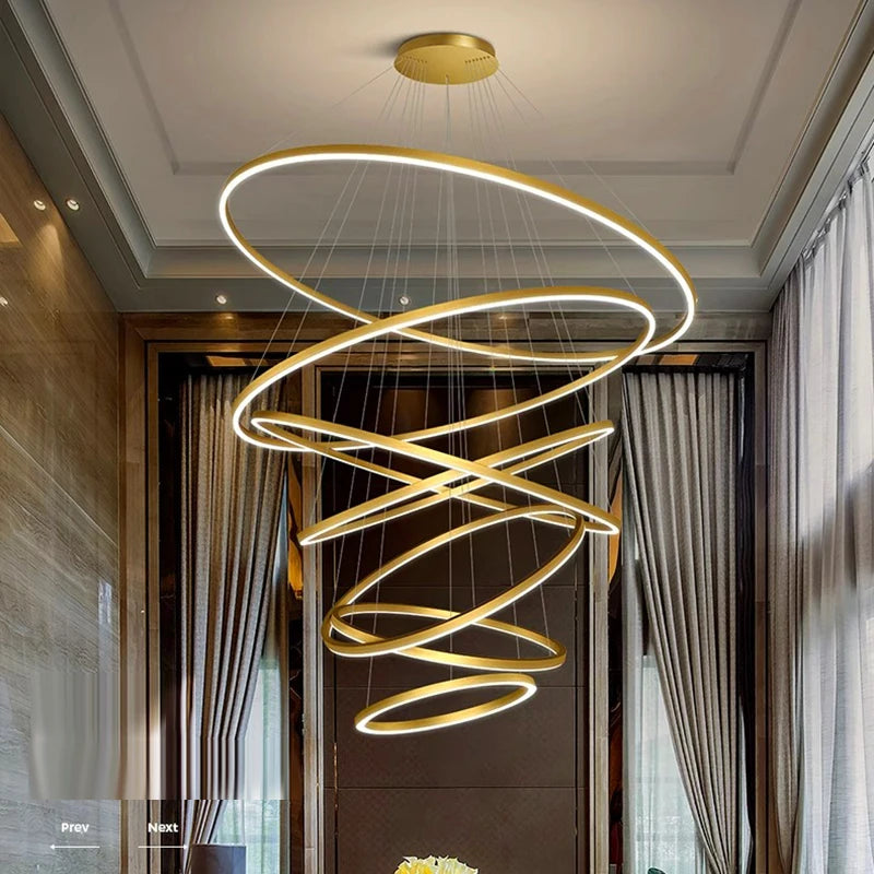 Ascendance, finition dorée dans un salon à double hauteur