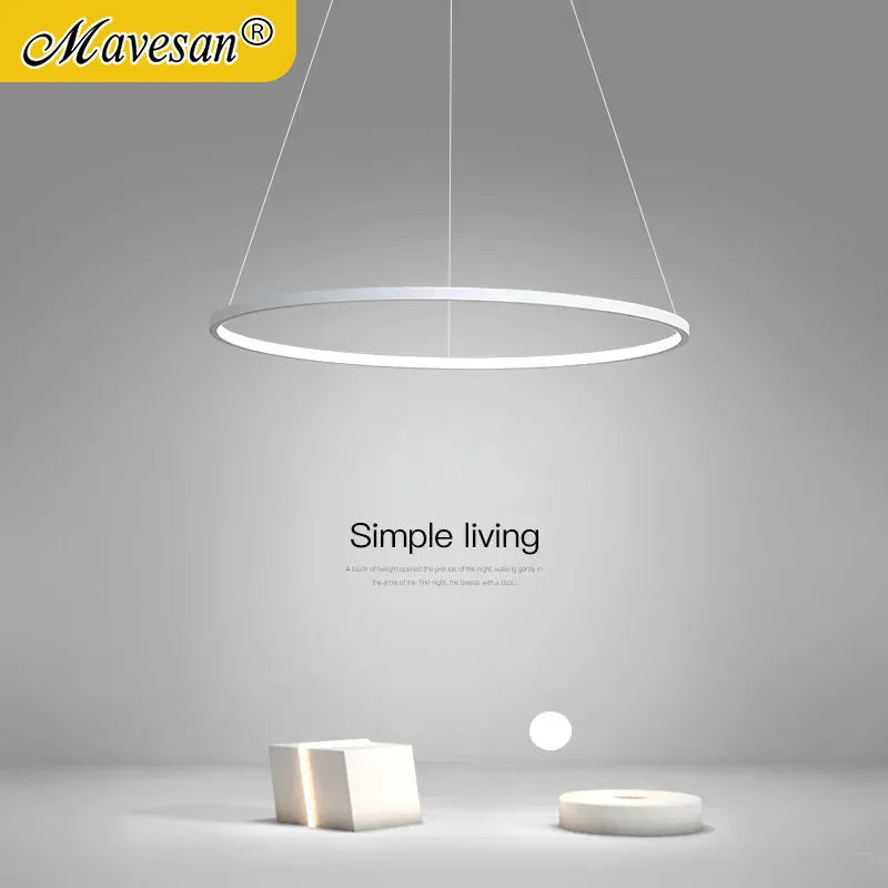 Anneau, lustre circulaire en aluminium doré, vue d'ensemble