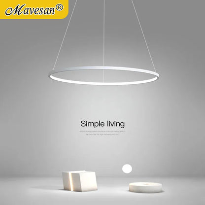 Anneau, lustre circulaire en aluminium doré, vue d'ensemble