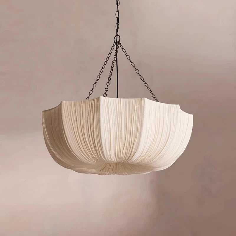 Nuée installée au plafond d'un salon