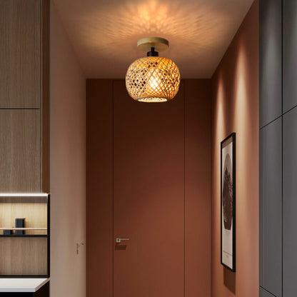 Vannerie allumée, ombres projetées au plafond